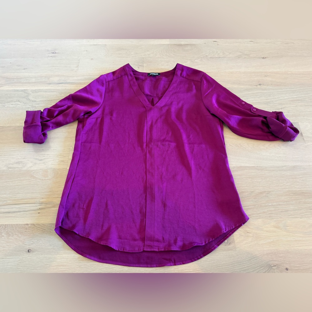 Express vneck blouse magenta purple size medium
